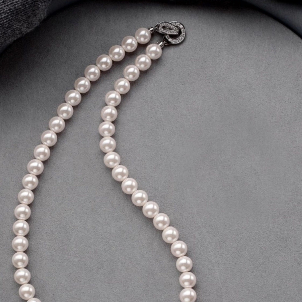 Faux Pearl Buckle Necklace
